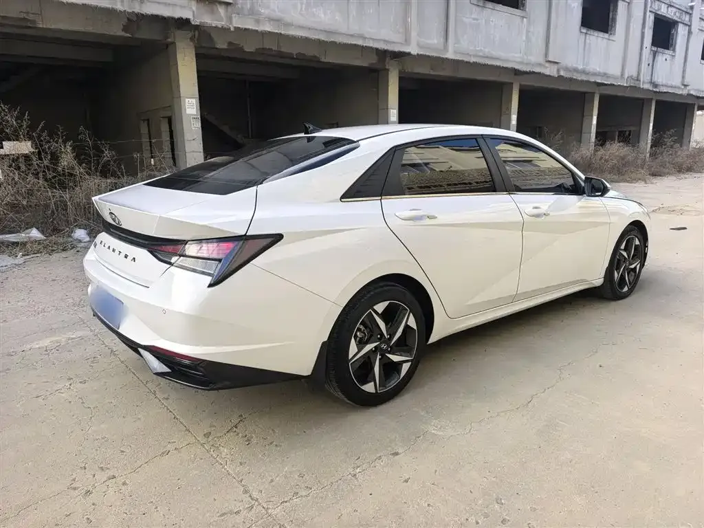 Hyundai Elantra — фото 7