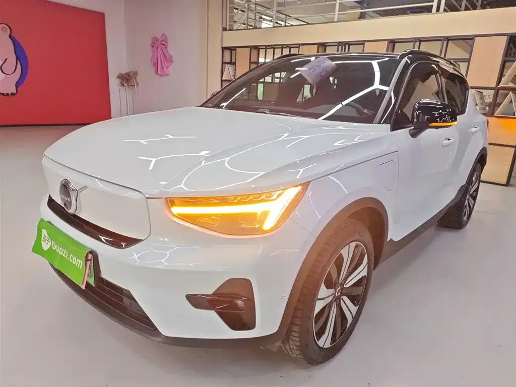 Volvo XC40 NEV — фото 1