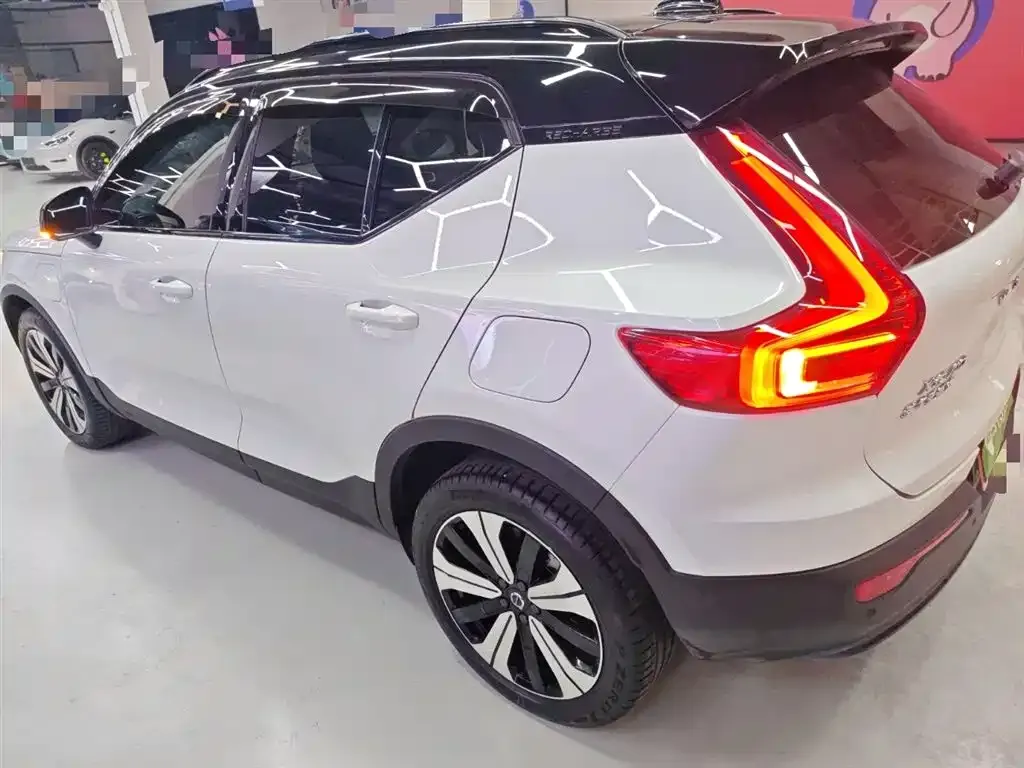 Volvo XC40 NEV — фото 4