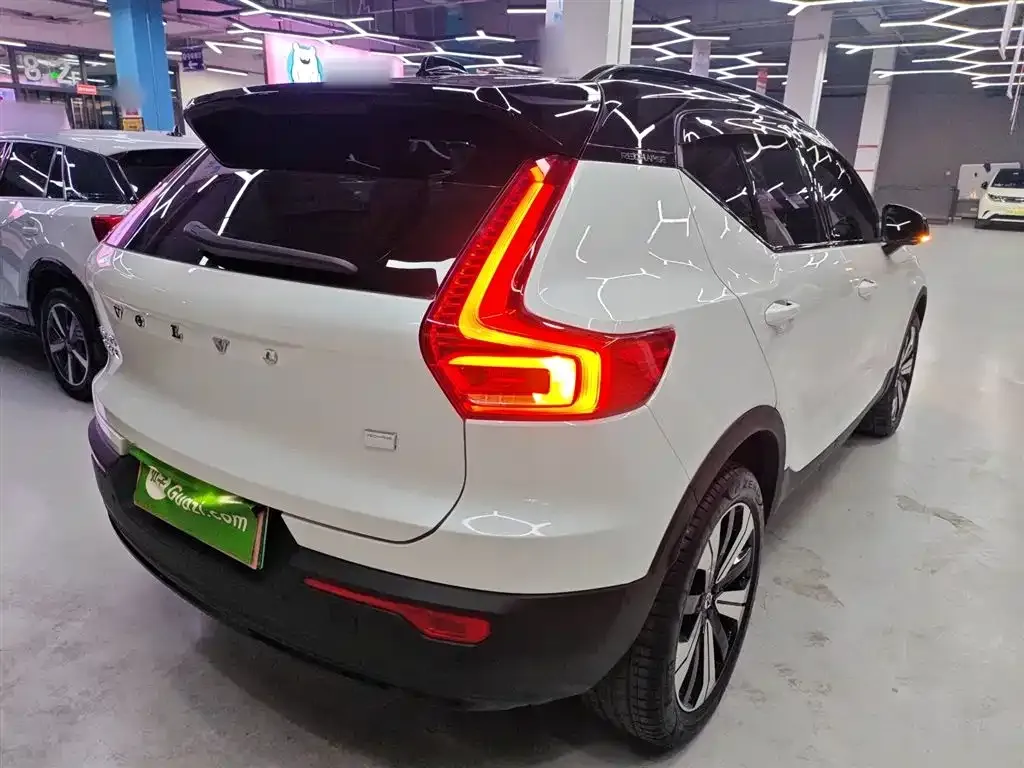 Volvo XC40 NEV — фото 9