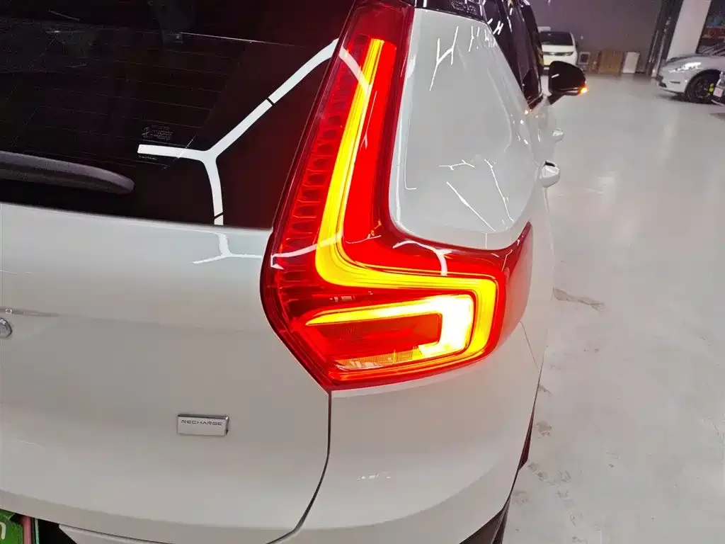 Volvo XC40 NEV — фото 6