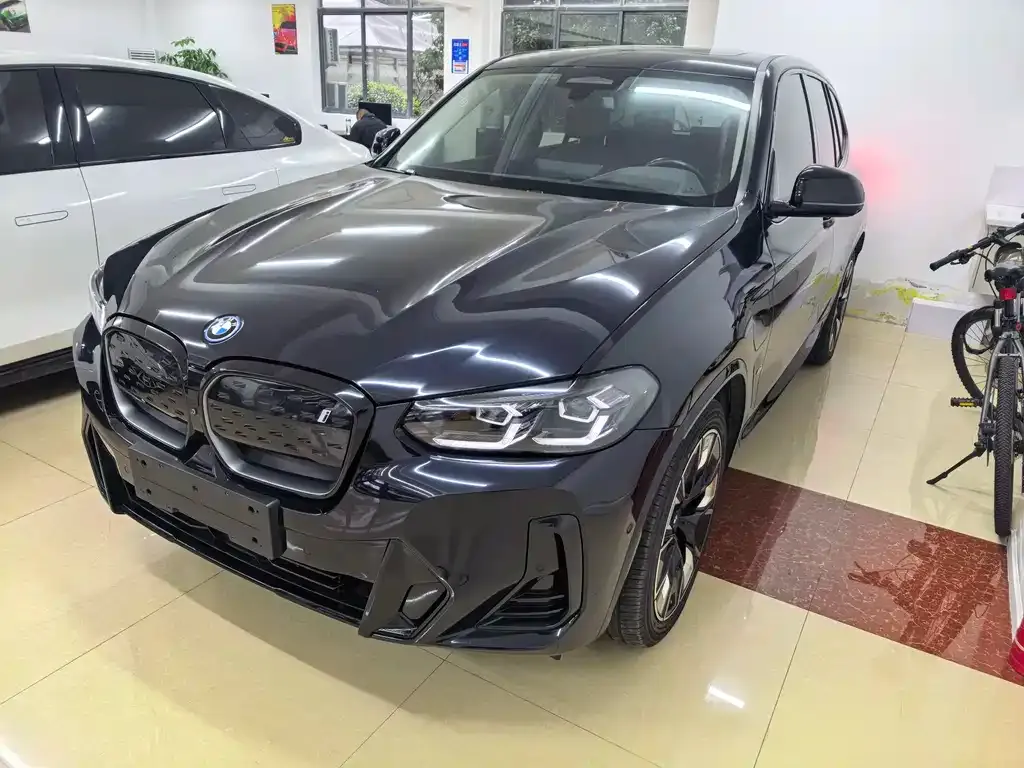 BMW iX3 — фото 1