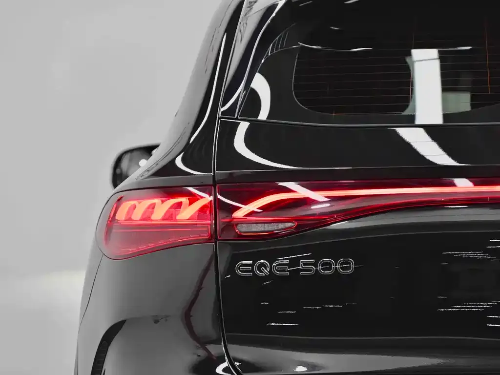 Mercedes-Benz EQE SUV — фото 4