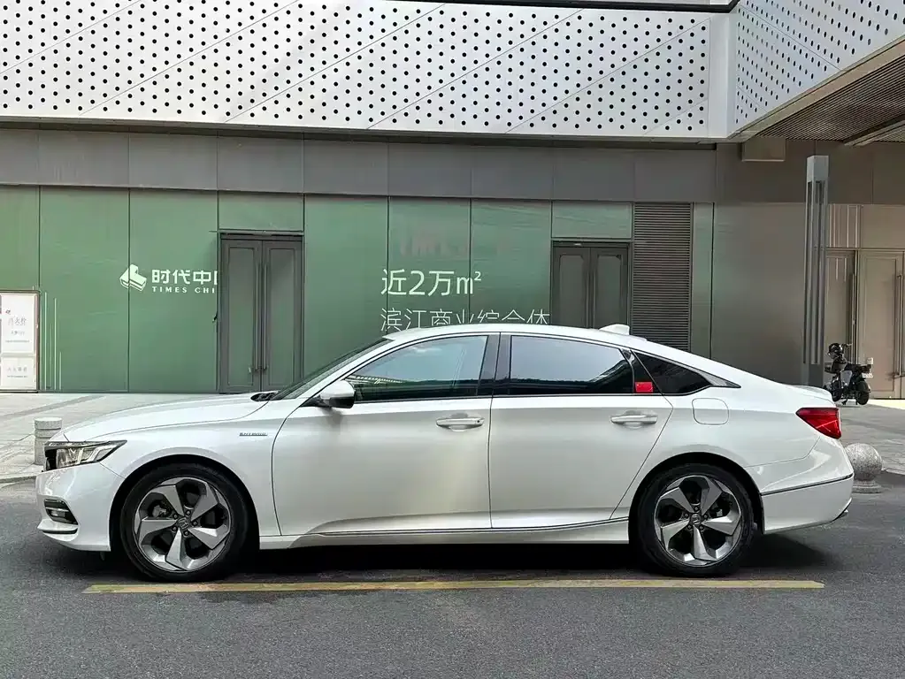 Honda Accord — фото 8
