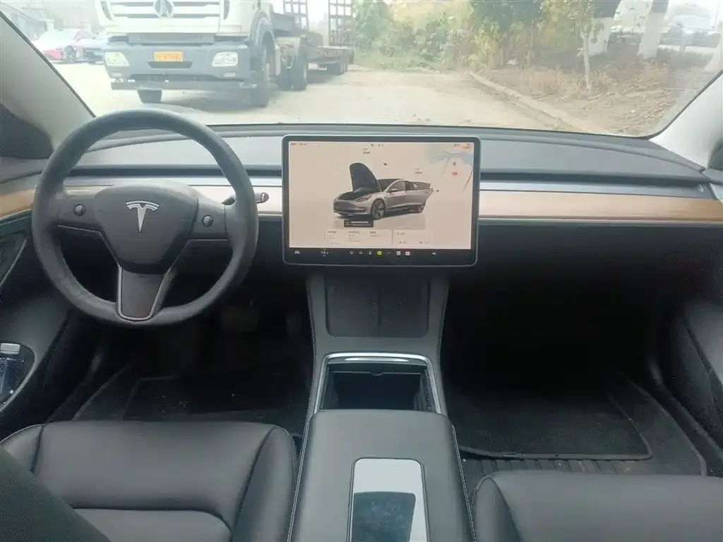 Tesla Model 3 — фото 2