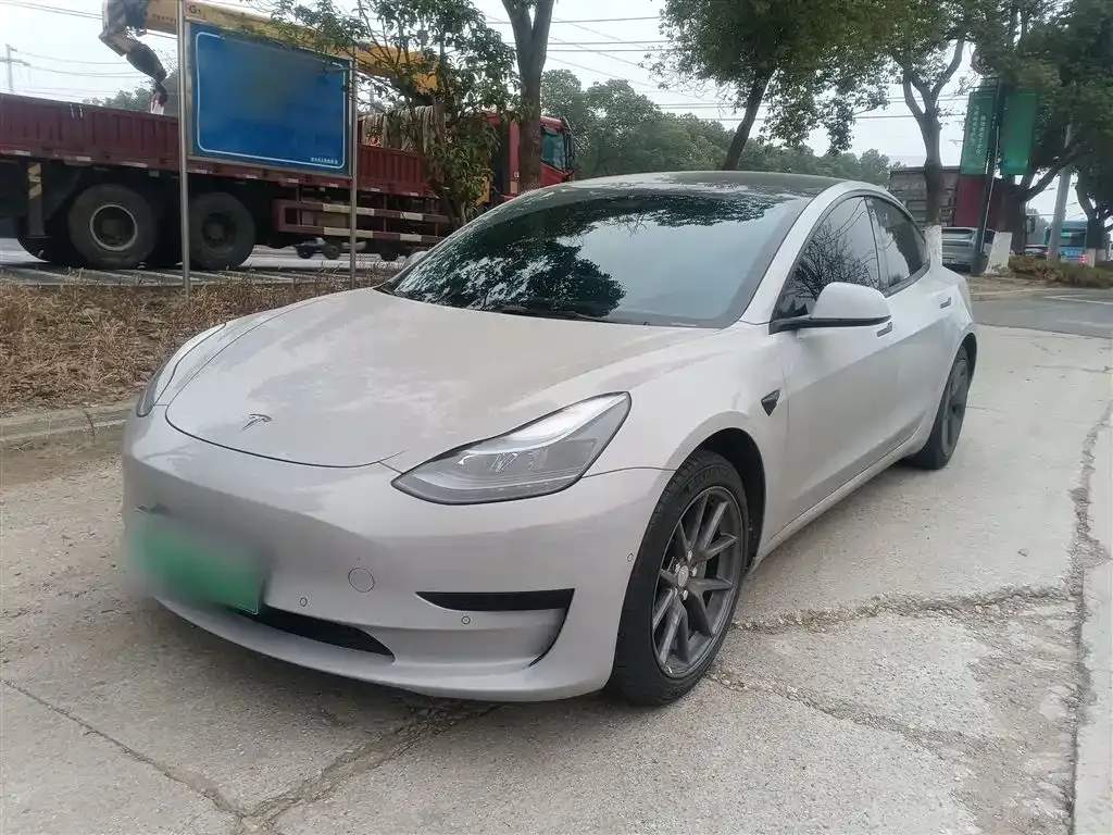 Tesla Model 3 — фото 5
