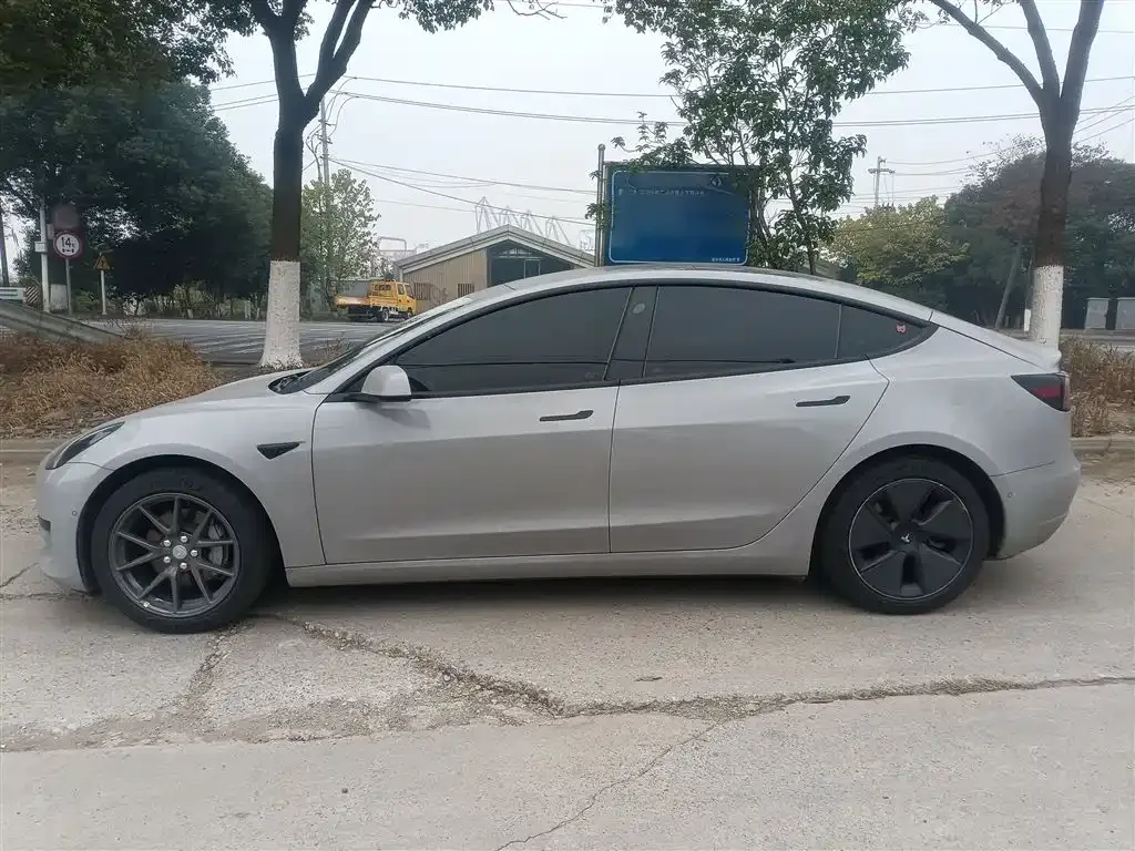 Tesla Model 3 — фото 4