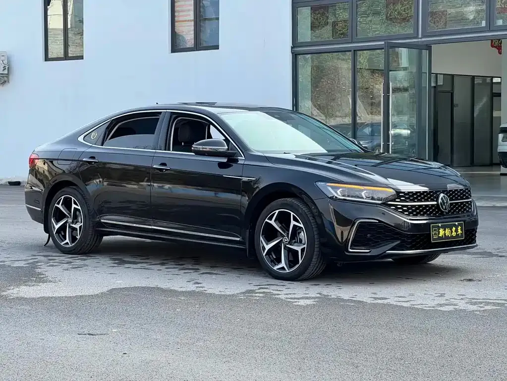 Volkswagen Passat — фото 1