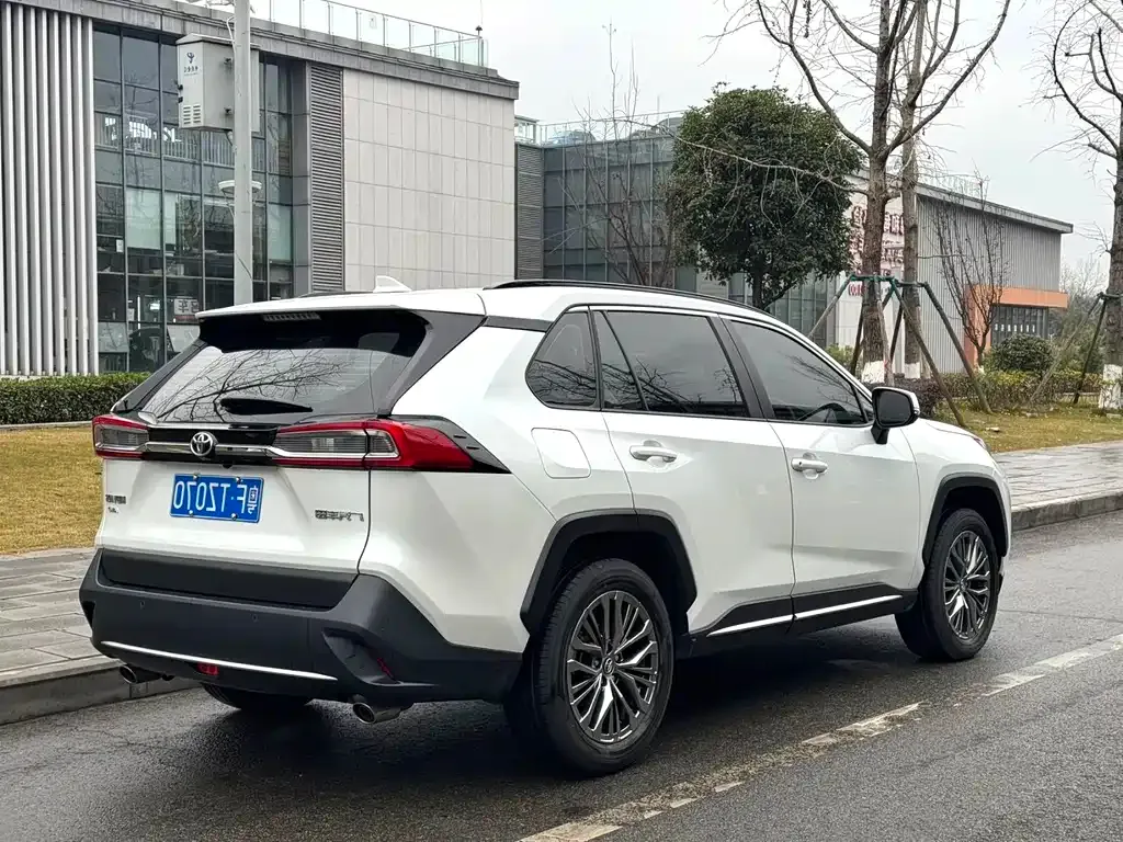 Toyota Wildlander — фото 8