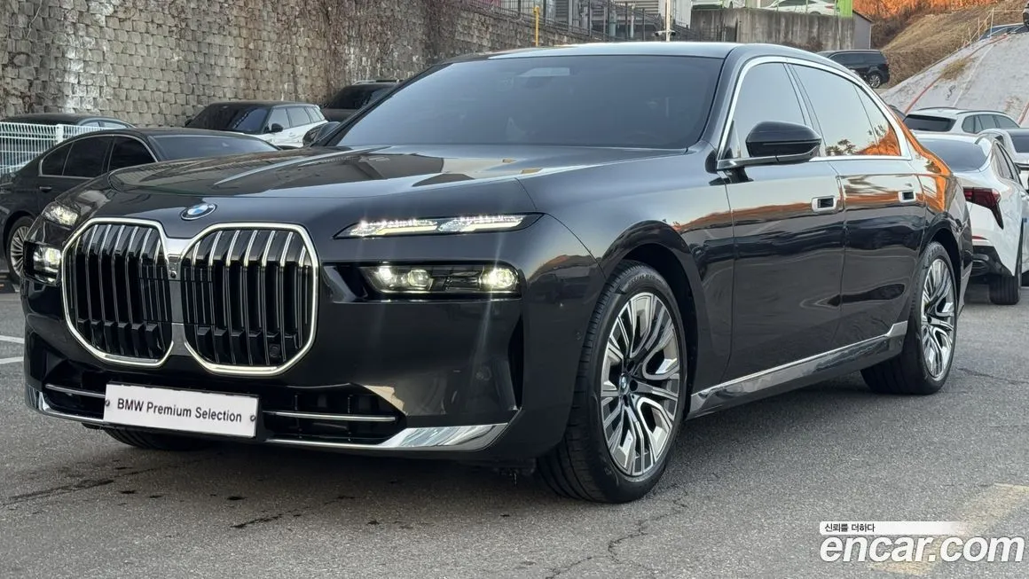 BMW 7-Series — фото 1