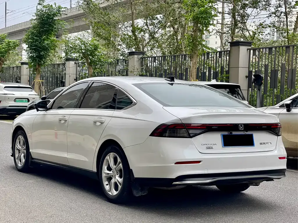 Honda Accord — фото 7