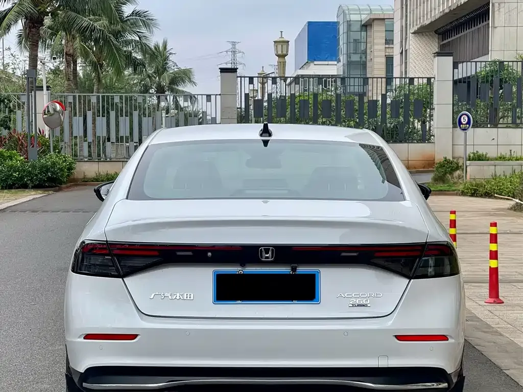 Honda Accord — фото 8