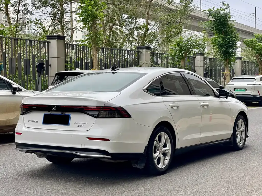 Honda Accord — фото 9