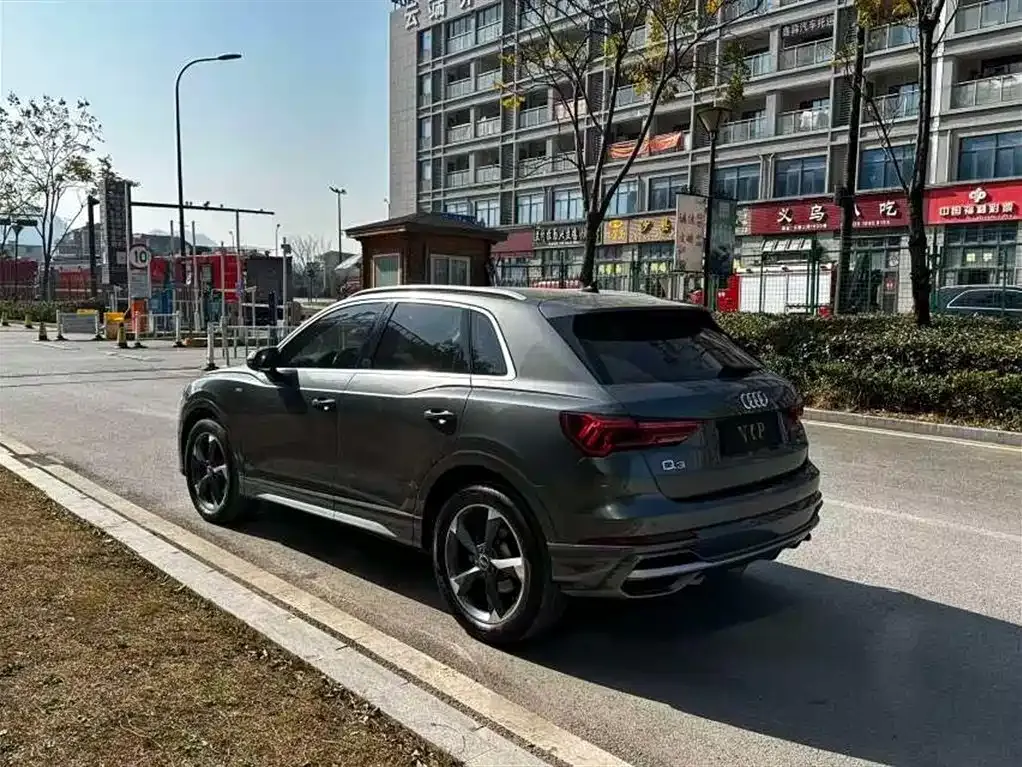 Audi Q3 — фото 10