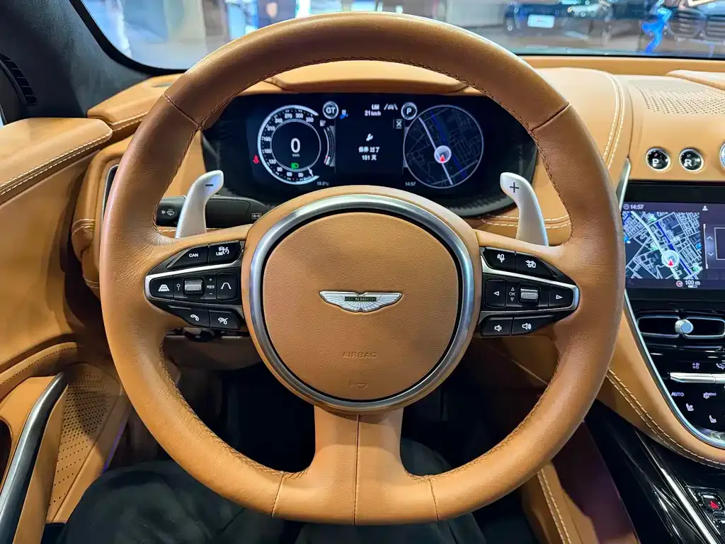 Aston Martin DBX — фото 6