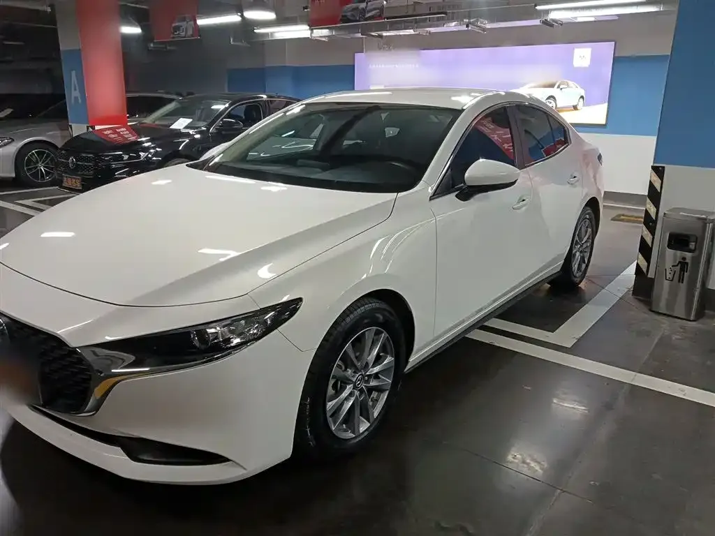 Mazda 3 Axela — фото 1