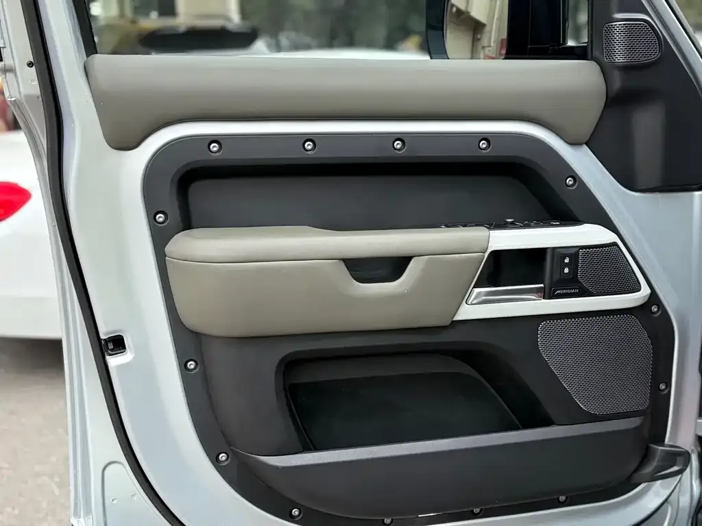 Land Rover Defender — фото 4