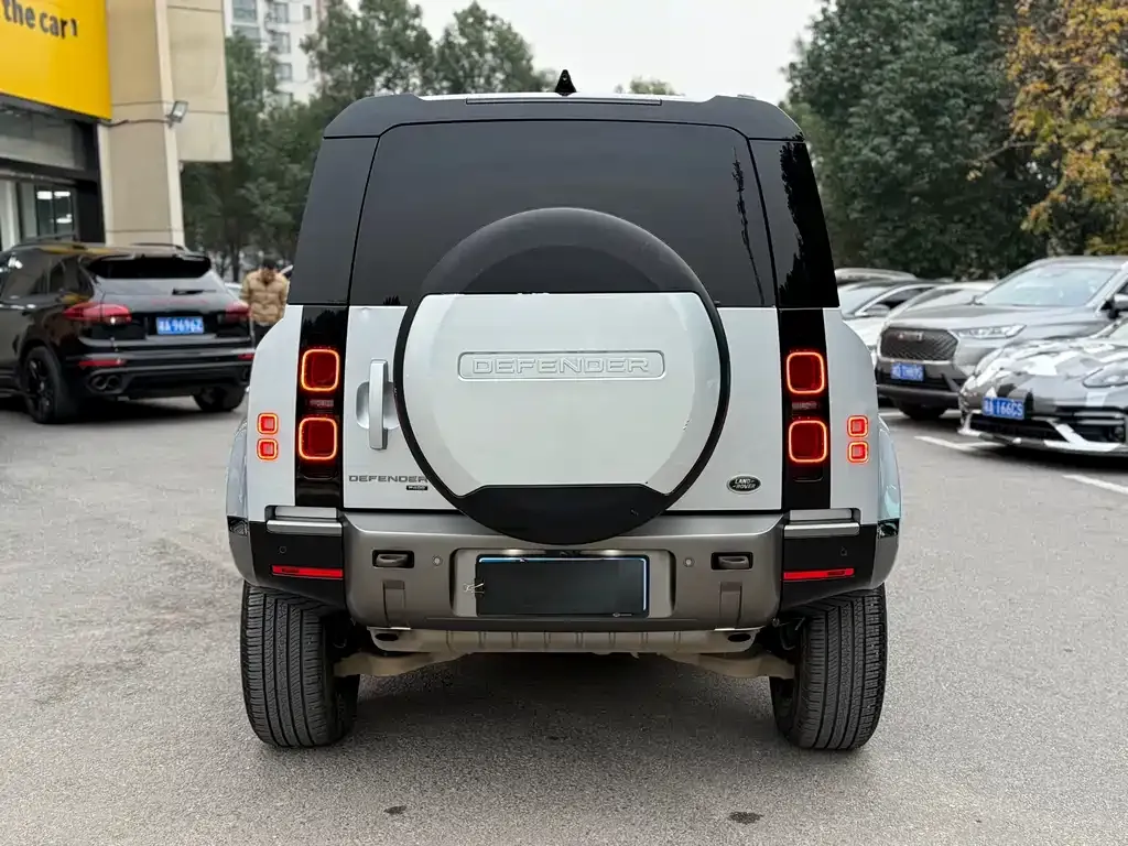 Land Rover Defender — фото 7