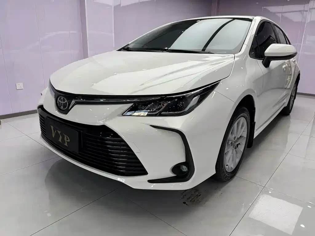 Toyota Corolla — фото 1