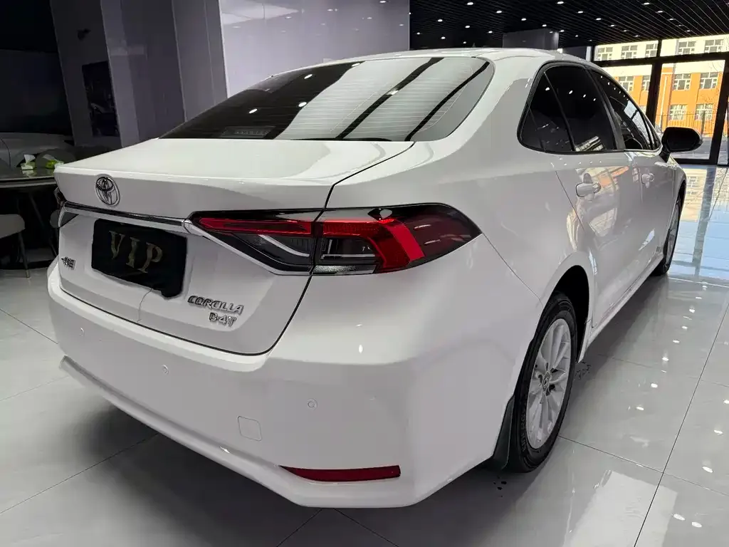 Toyota Corolla — фото 5