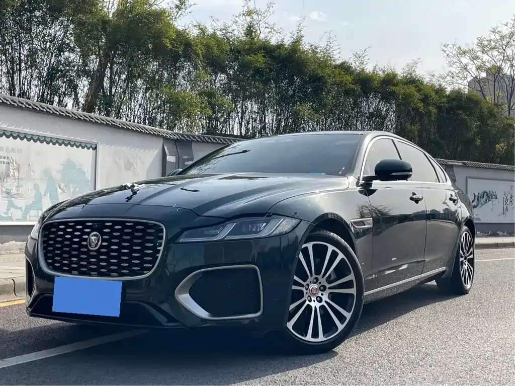 Jaguar XFL — фото 1