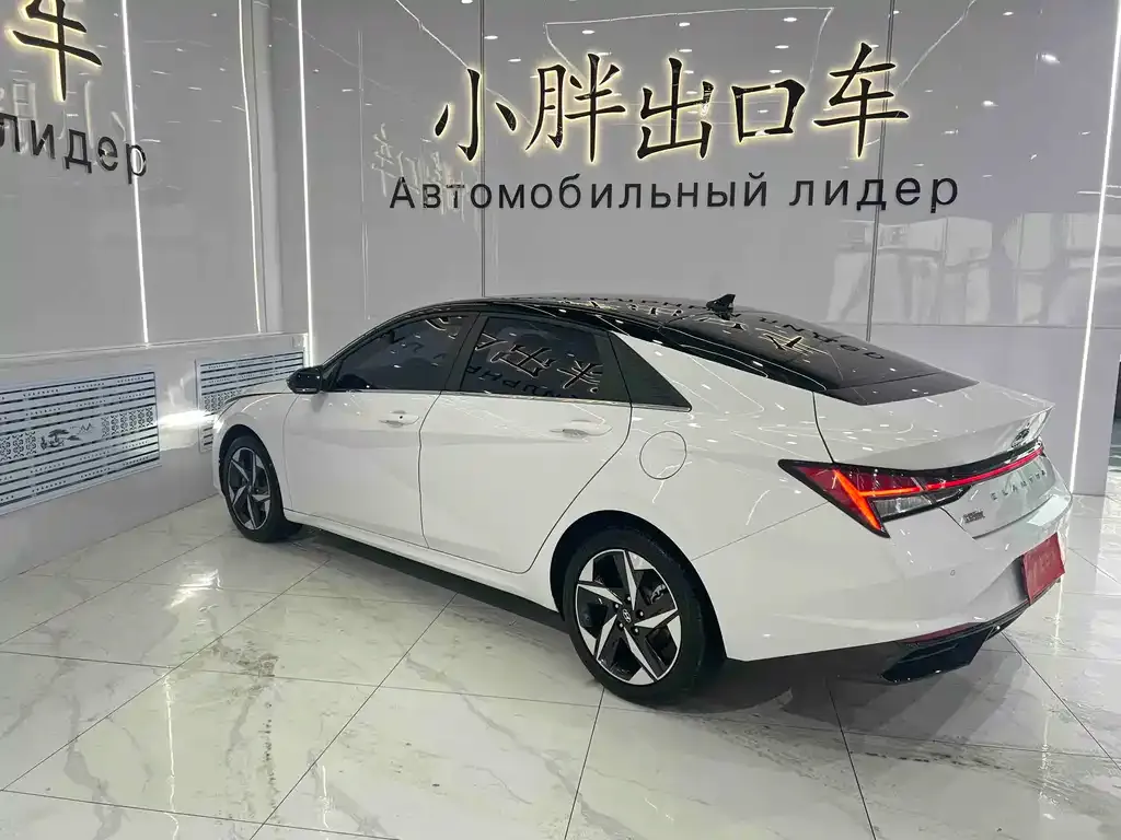 Hyundai Elantra — фото 5