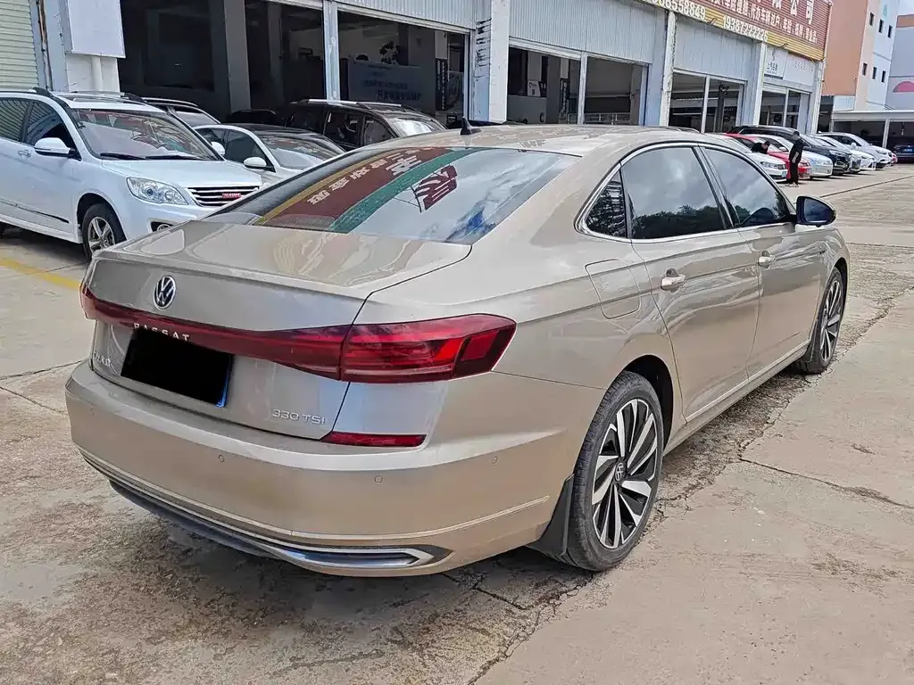 Volkswagen Passat — фото 7