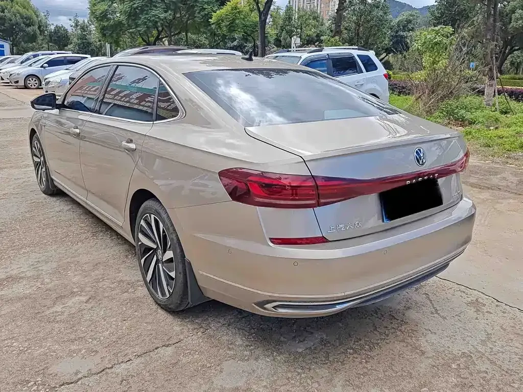 Volkswagen Passat — фото 8