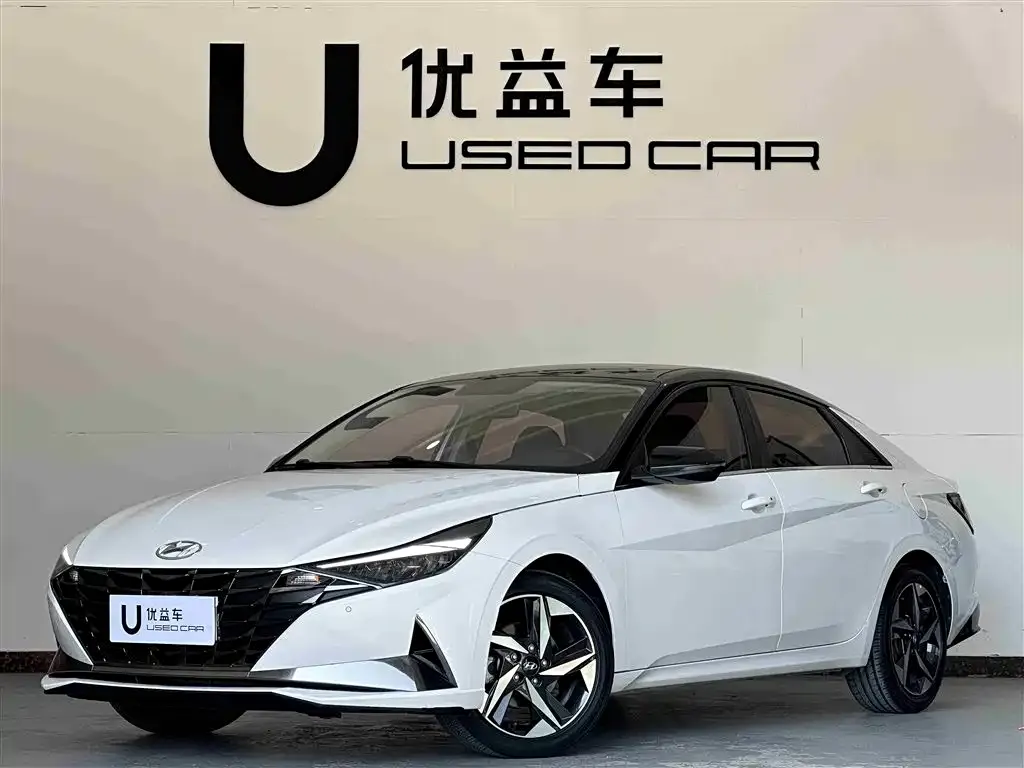 Hyundai Elantra — фото 1
