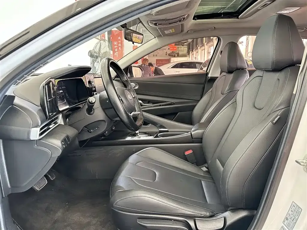 Hyundai Elantra — фото 9