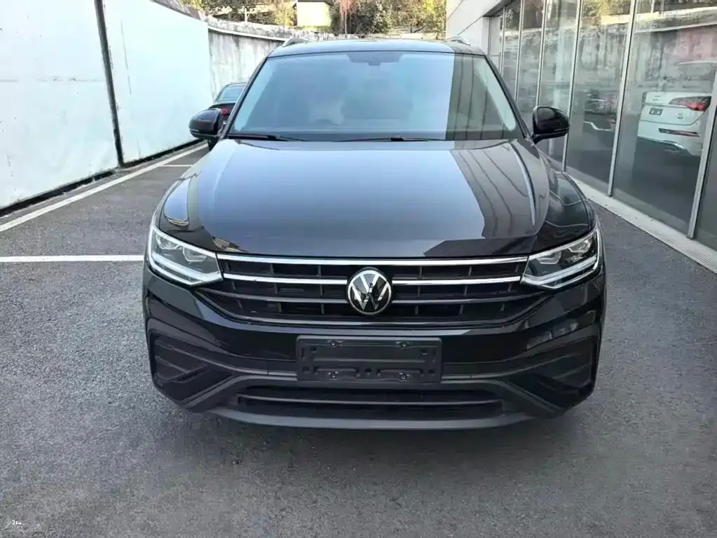 Volkswagen Tiguan L — фото 7