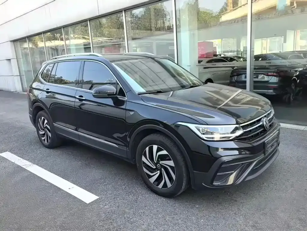 Volkswagen Tiguan L — фото 4