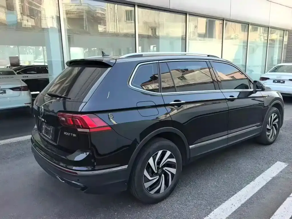 Volkswagen Tiguan L — фото 5