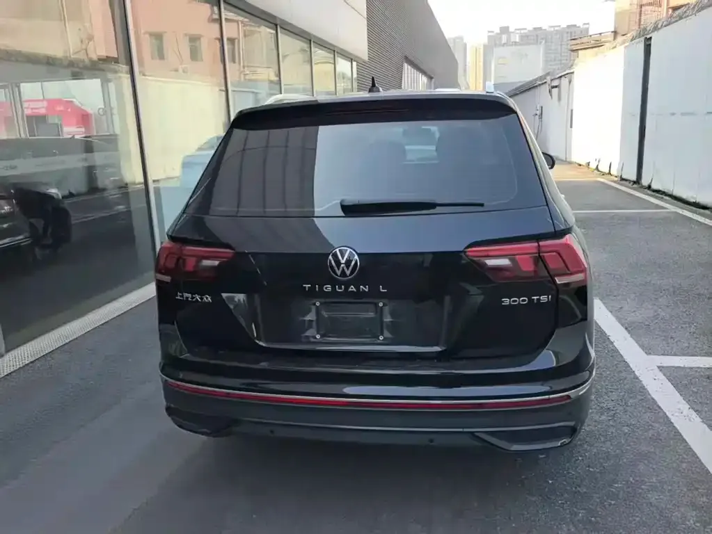 Volkswagen Tiguan L — фото 9