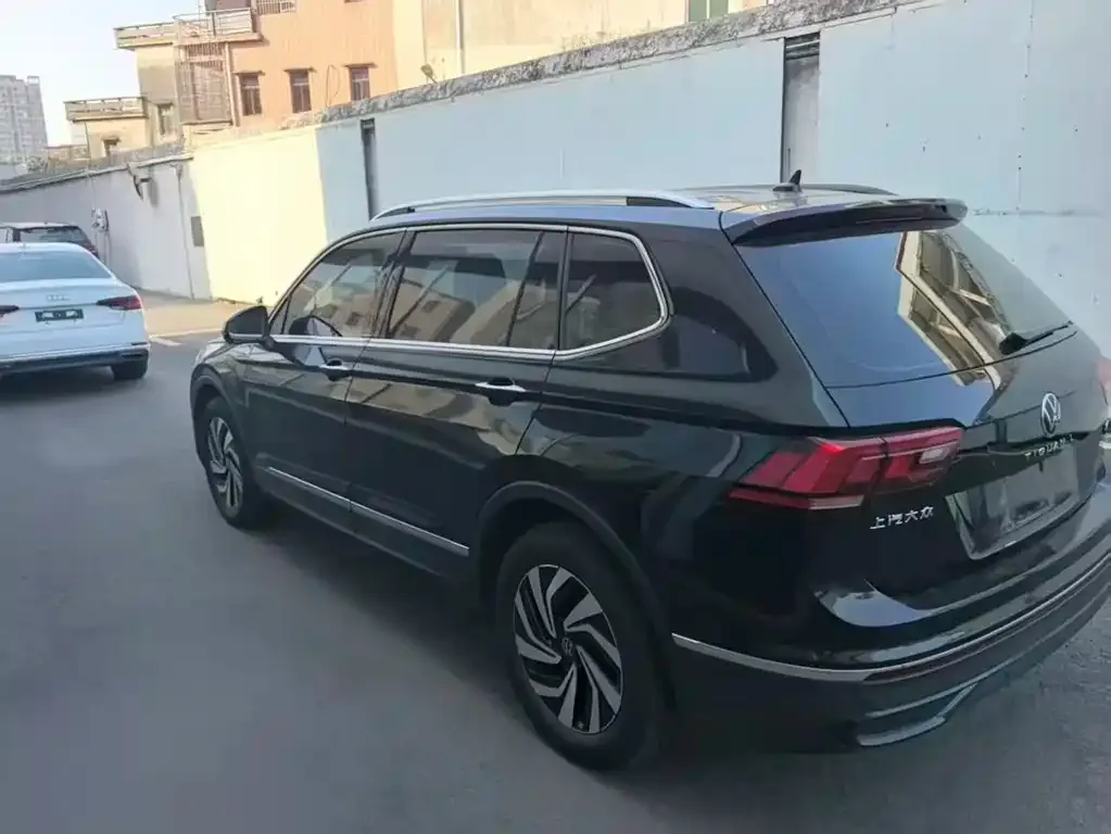Volkswagen Tiguan L — фото 3
