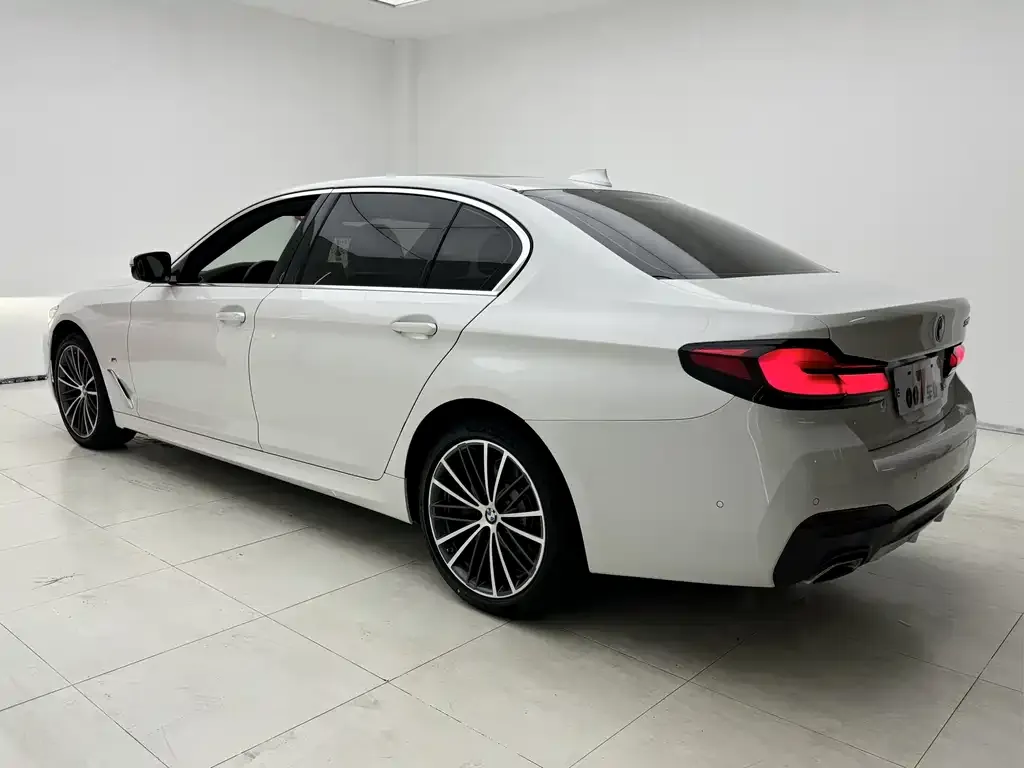 BMW 5 Series — фото 5