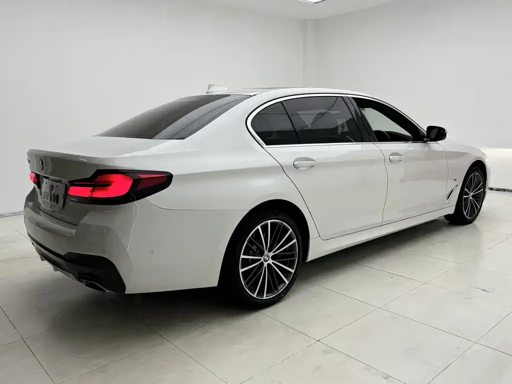 BMW 5 Series — фото 2
