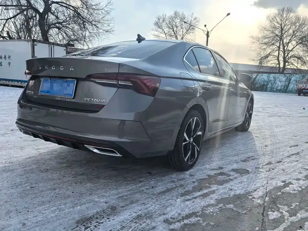 Skoda Octavia — фото 5