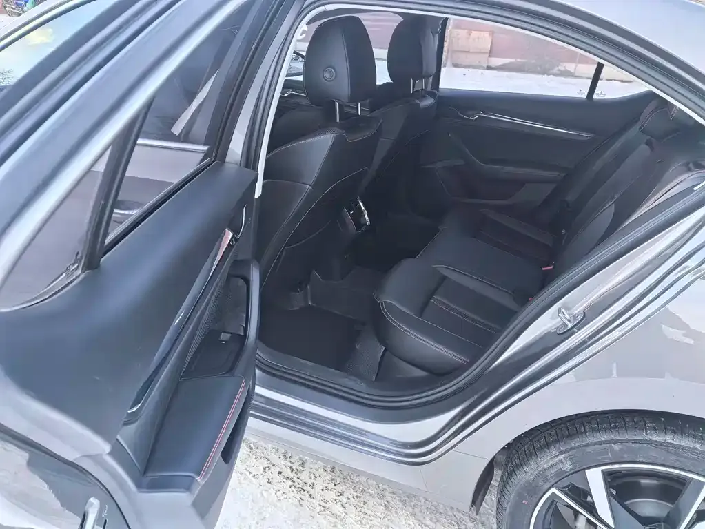 Skoda Octavia — фото 8