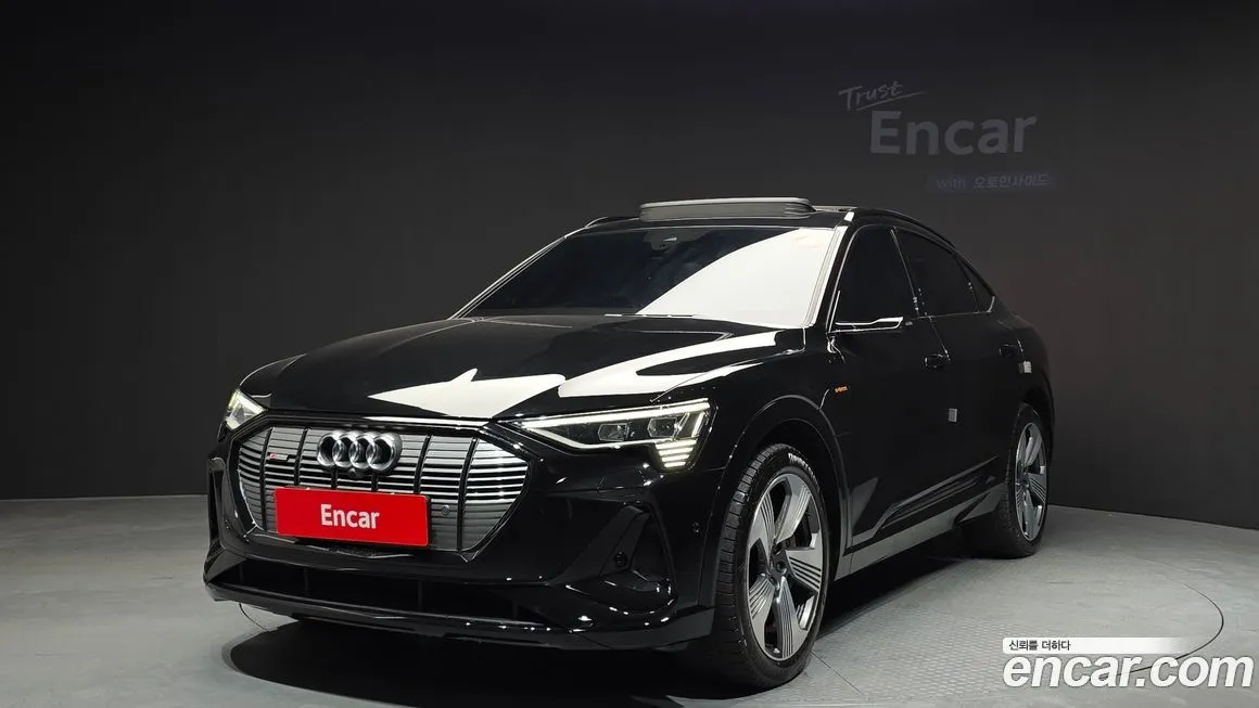 Audi e-tron — фото 1