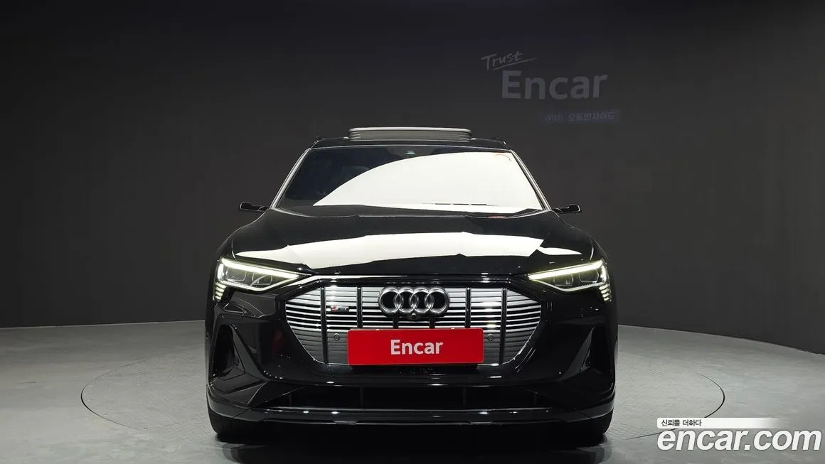 Audi e-tron — фото 3
