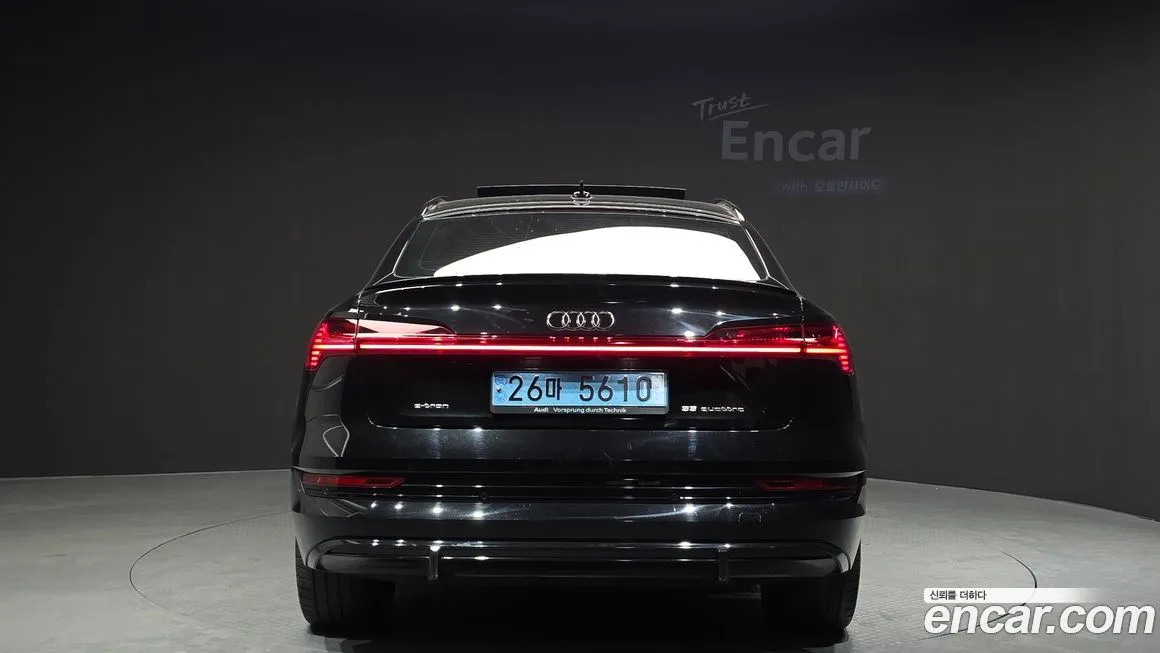 Audi e-tron — фото 4