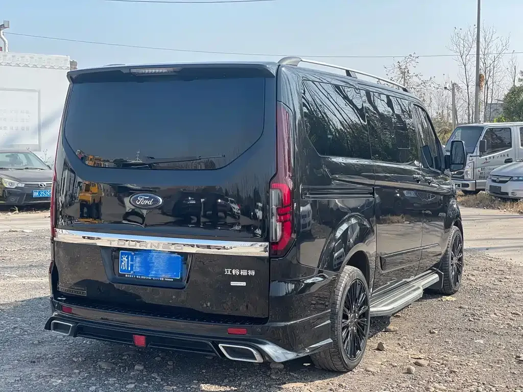 Ford Tourneo — фото 9
