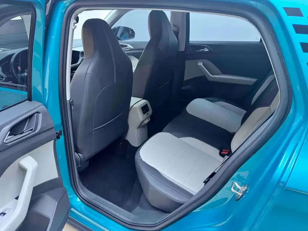 Volkswagen T-Cross — фото 10