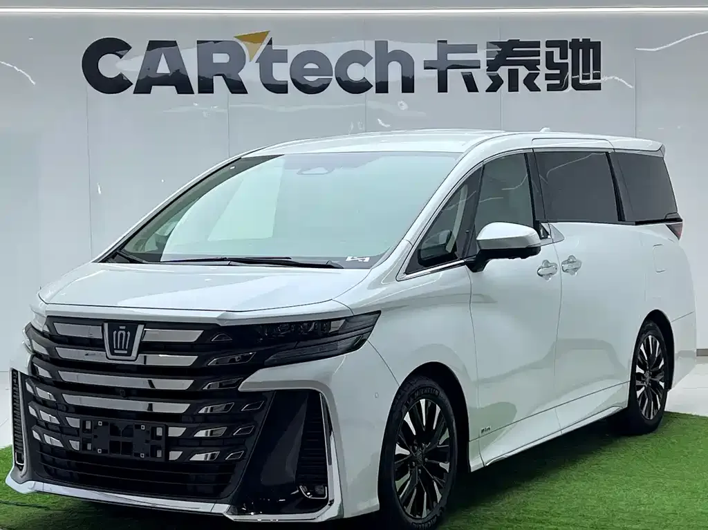 Toyota Vellfire — фото 1