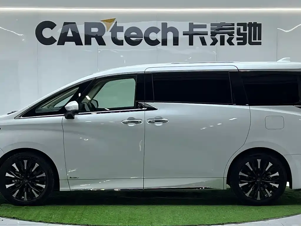 Toyota Vellfire — фото 5