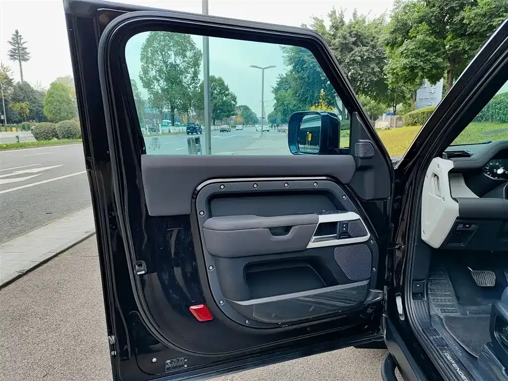 Land Rover Defender — фото 6