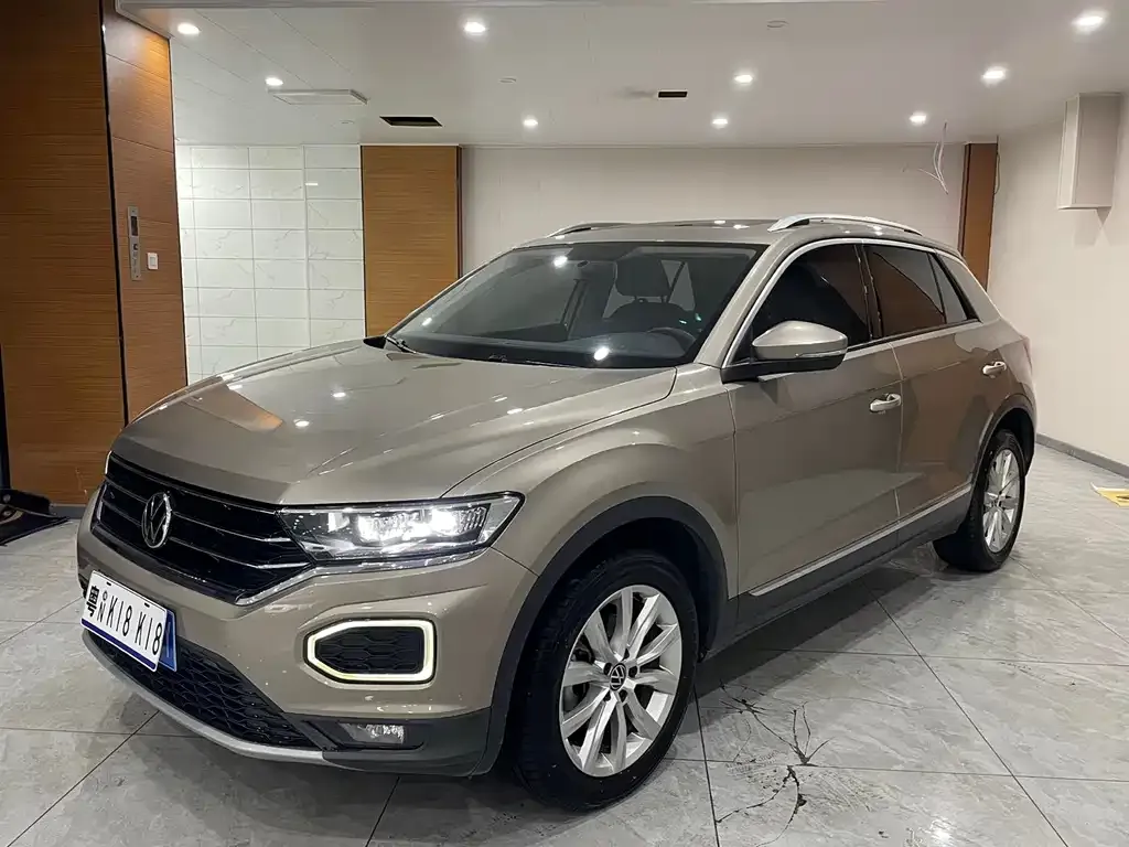 Volkswagen T-Roc — фото 1