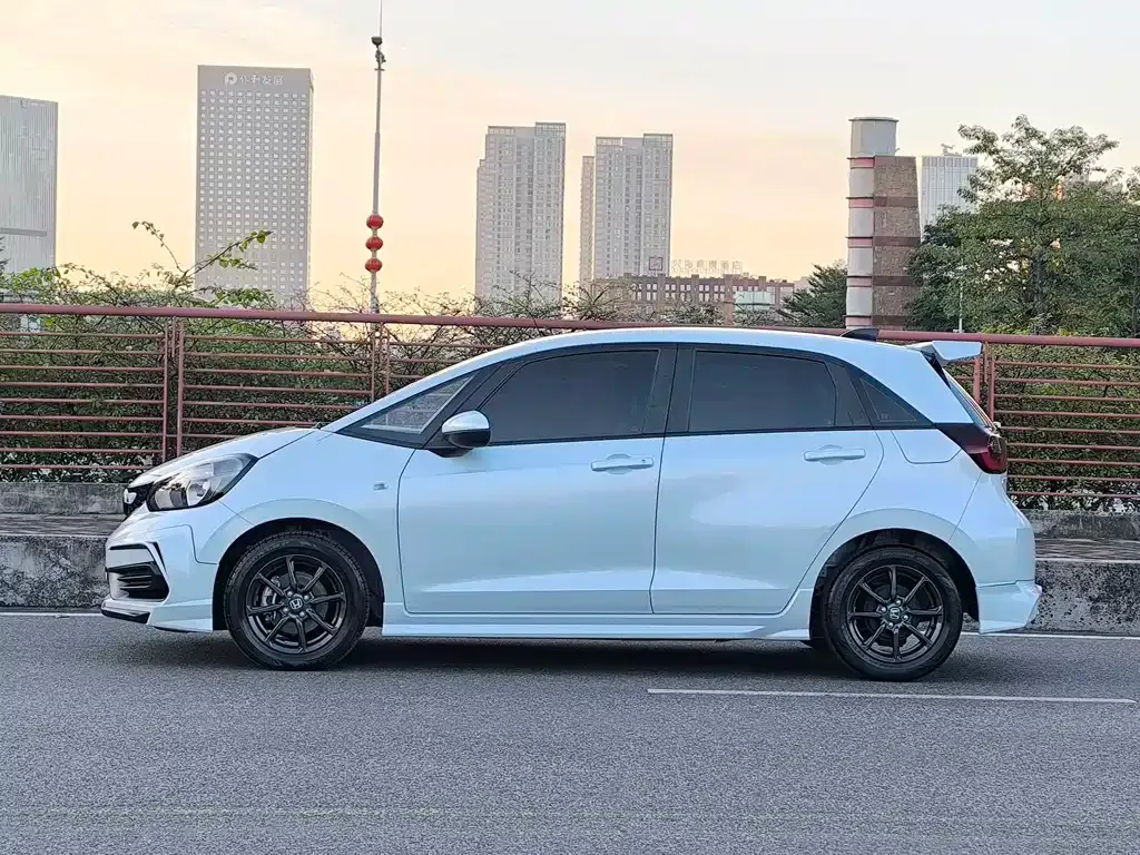 Honda Fit — фото 8