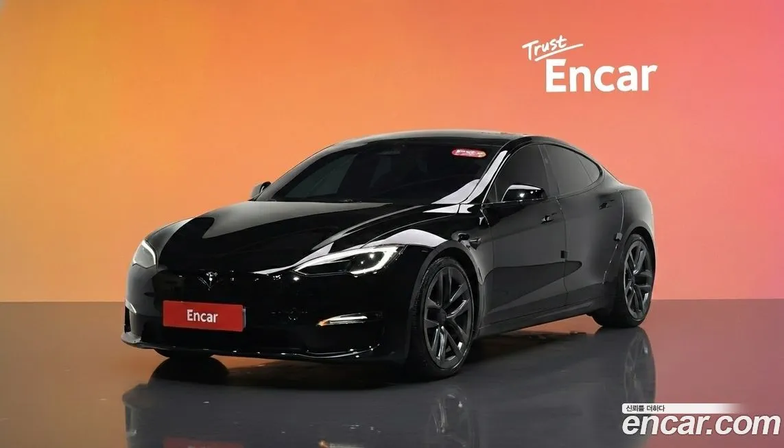 Tesla Model S — фото 1